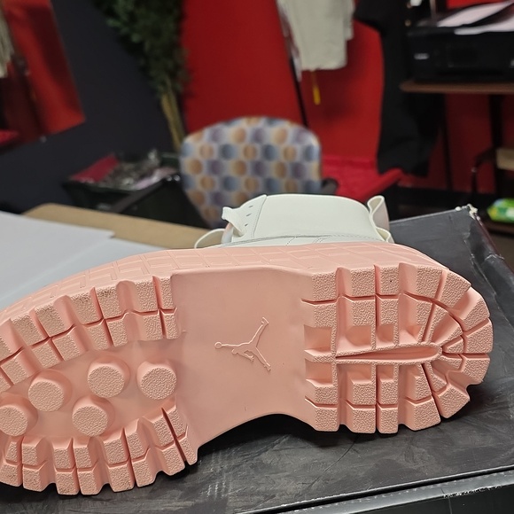 Air Jordan Brocklyn Shoes - Picture 5 of 9